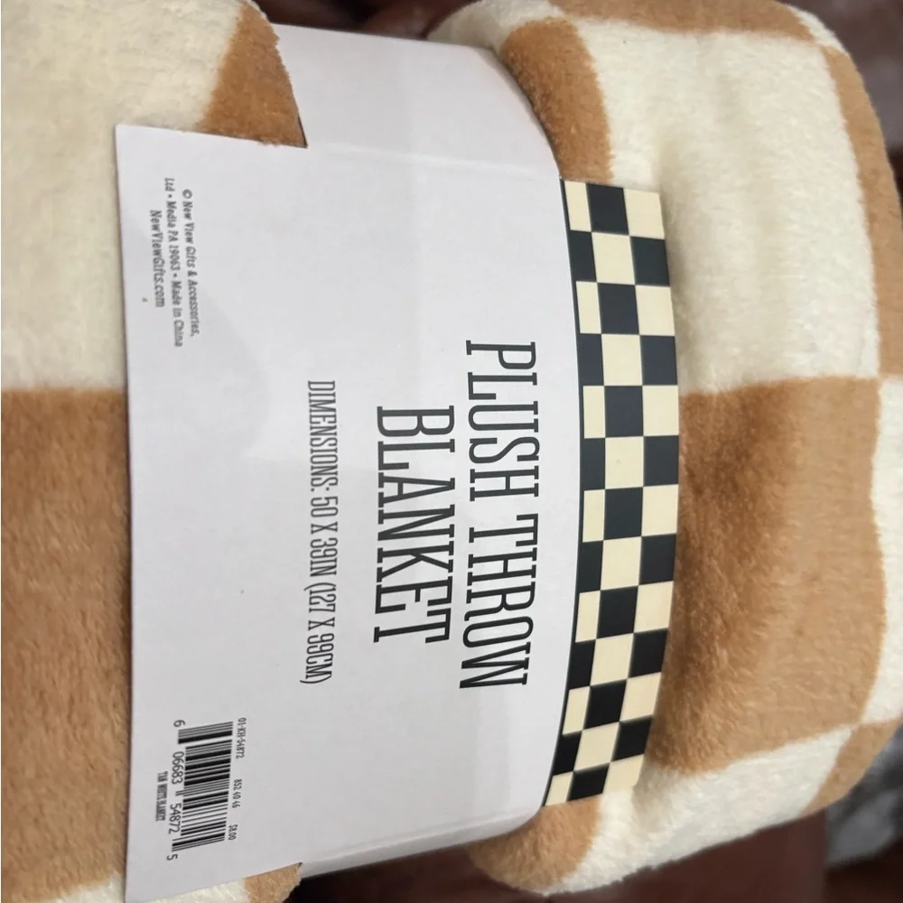 NWT Tan/White Check Plush Blanket 50x39 inches
